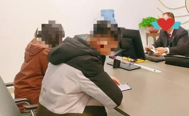 Hẹn hò qua livestream tốn hàng trăm triệu cùng một iPhone 15 và cái kết Hẹn hò qua livestream tốn hàng trăm triệu cùng một iPhone 15 và cái kết