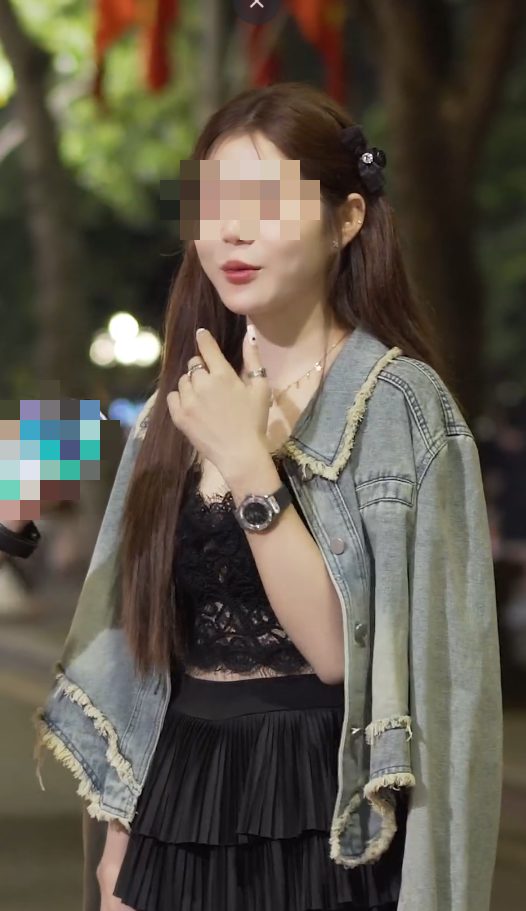 Soi màn "bóc giá" hơn 2 tỷ đồng của gái xinh, người xem lắc đầu - Ảnh 1. Soi màn "bóc giá" hơn 2 tỷ đồng của gái xinh, người xem lắc đầu - Ảnh 1.