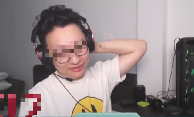 Đàng gái trong lùm xùm tố Đàng gái trong lùm xùm tố