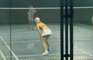 "Outfit" hở đến 75%, cô gái kéo drama về với bộ môn cầu lông 28 "Outfit" hở đến 75%, cô gái kéo drama về với bộ môn cầu lông edit screenshot 2024 09 18 144224 1726649275088364069620 0 0 271 434 crop 1726649282401818346934png