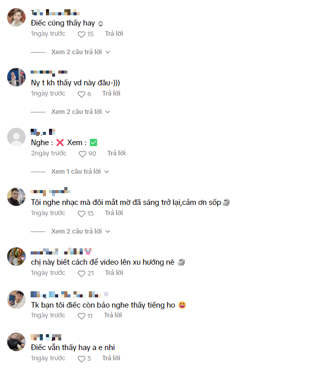 Mặc áo để lộ