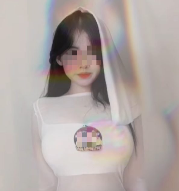 Hot girl MXH bất chấp diện đồ thiếu vải để khoe thân, hoạt động cả nền tảng Hot girl MXH bất chấp diện đồ thiếu vải để khoe thân, hoạt động cả nền tảng