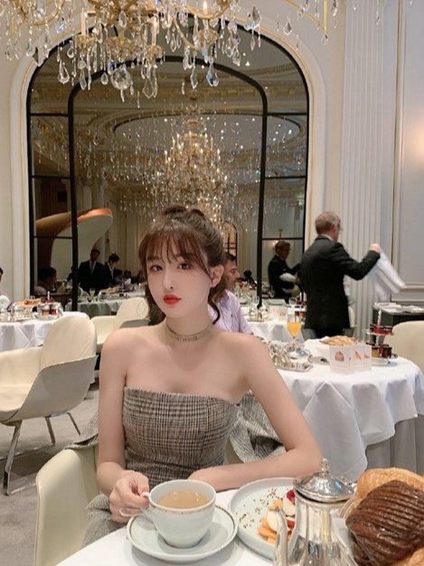 Vừa hớ hênh trên sóng, nữ streamer còn thách thức dân tình - Ảnh 2. Vừa hớ hênh trên sóng, nữ streamer còn thách thức dân tình - Ảnh 2.