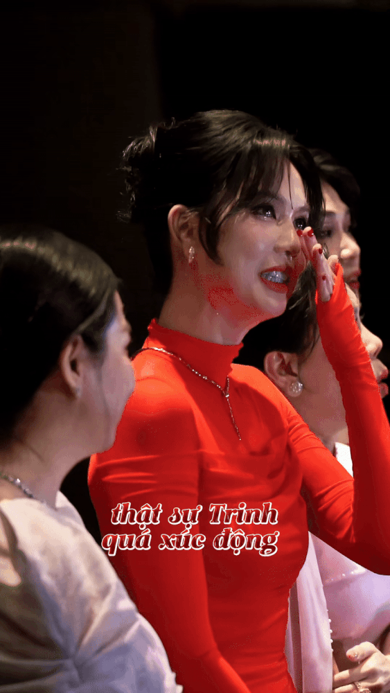 Ngọc Trinh bất ngờ bật khóc nức nở trước hàng trăm người, nghe lý do mà ai cũng thương- Ảnh 3. Ngọc Trinh bất ngờ bật khóc nức nở trước hàng trăm người, nghe lý do mà ai cũng thương- Ảnh 3.