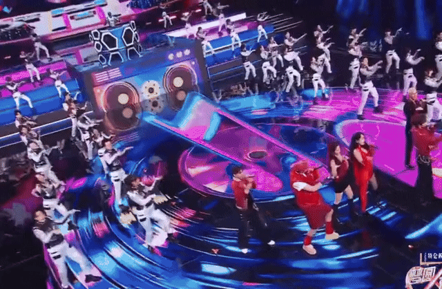 Chi Pu hát APT. (Rosé), khoe tiếng Việt nhưng vẫn có 1 điều khiến khán giả chưa thoả mãn ở nhạc hội năm mới tại Trung Quốc- Ảnh 3. Chi Pu hát APT. (Rosé), khoe tiếng Việt nhưng vẫn có 1 điều khiến khán giả chưa thoả mãn ở nhạc hội năm mới tại Trung Quốc- Ảnh 3.