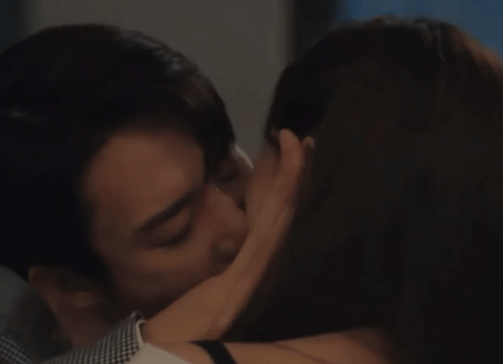 Rating When the Phone Rings tăng cao kỷ lục, tất cả nhờ màn khoá môi say đắm của cặp chính- Ảnh 2. Rating When the Phone Rings tăng cao kỷ lục, tất cả nhờ màn khoá môi say đắm của cặp chính- Ảnh 2.