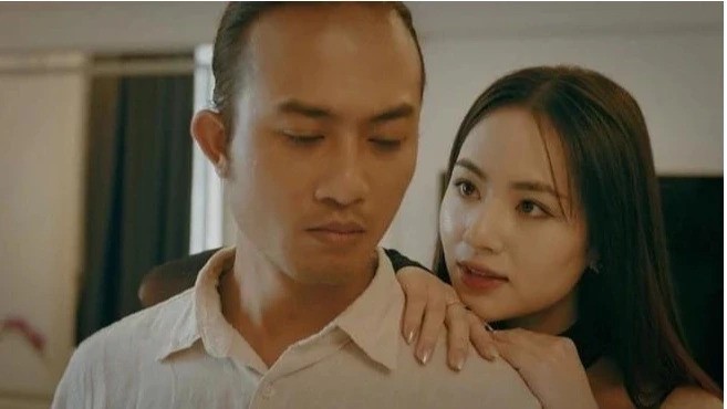 ezgif-3-633dc09e88-1734482747-695-width657height370 Dàn diễn viên Độc đạo được đánh giá cao.