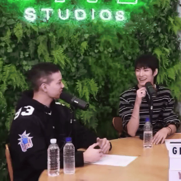 ezgif-5-69a9fe1972-1735574833010-1735574833890533635156 "Nóng mắt" nam ca sĩ nhạo báng người khuyết tật, cả dàn sao đình đám bỡn cợt phụ họa ezgif 5 69a9fe1972 1735574833010 1735574833890533635156