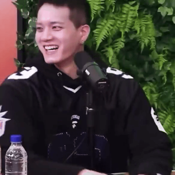 ezgif-5-b4ee2eafb6-1735574836325-17355748364931049978869 "Nóng mắt" nam ca sĩ nhạo báng người khuyết tật, cả dàn sao đình đám bỡn cợt phụ họa ezgif 5 b4ee2eafb6 1735574836325 17355748364931049978869