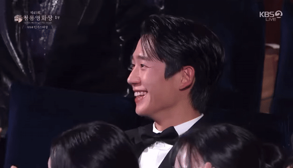 Khoảnh khắc hot nhất Rồng Xanh 2024: Jung Hae In khiến netizen phát cuồng vì 1 biểu cảm