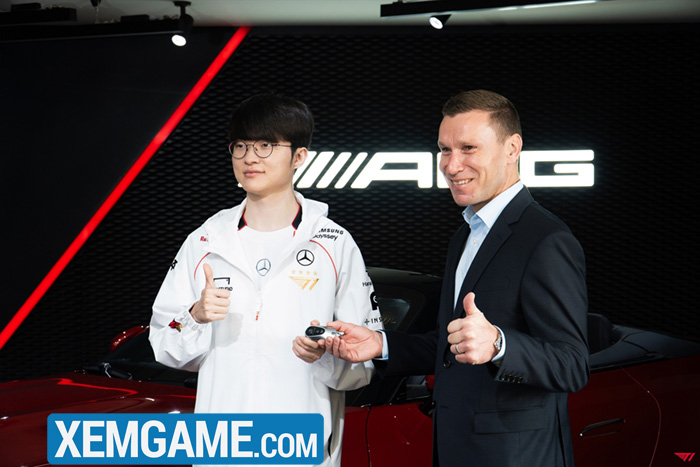 Faker được tặng Mercedes mới, fan thắc mắc tương lai có bị “chia tay đòi quà” giống BMW ? faker duoc tang xe mercedes 3