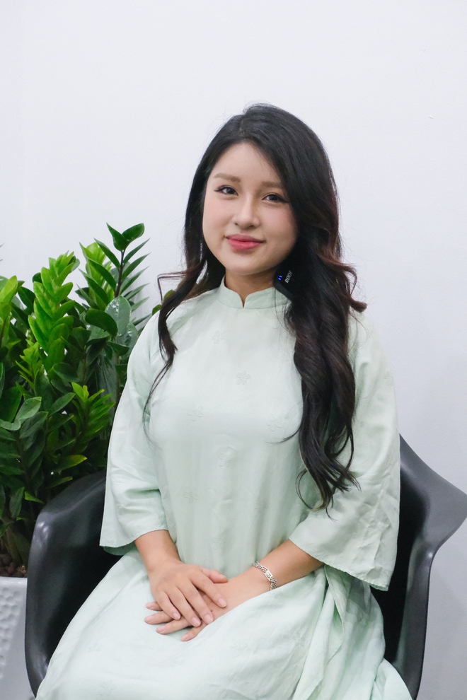 Độc quyền: Gặp gỡ cô giáo Vật lý, hé lộ câu chuyện sau sự nổi tiếng- Ảnh 1. Độc quyền: Gặp gỡ cô giáo Vật lý, hé lộ câu chuyện sau sự nổi tiếng- Ảnh 1.