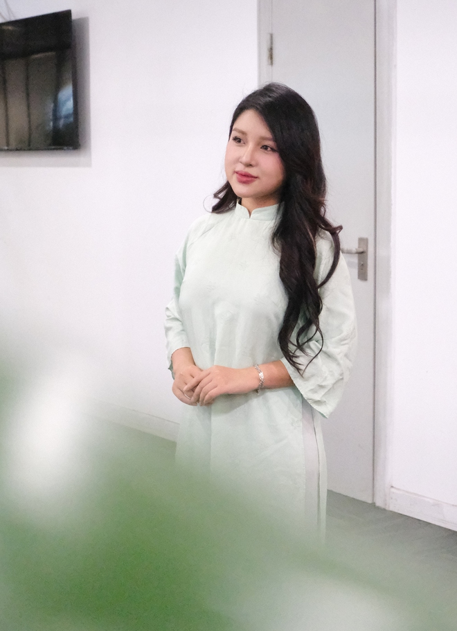 Độc quyền: Gặp gỡ cô giáo Vật lý, hé lộ câu chuyện sau sự nổi tiếng- Ảnh 2. Độc quyền: Gặp gỡ cô giáo Vật lý, hé lộ câu chuyện sau sự nổi tiếng- Ảnh 2.