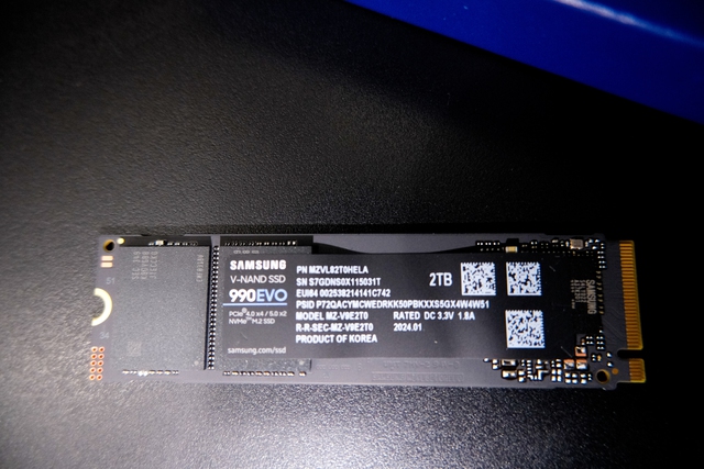 Trên tay SSD 990 EVO - Ổ cứng hàng đầu mà game thủ không nên bỏ qua- Ảnh 4. Trên tay SSD 990 EVO - Ổ cứng hàng đầu mà game thủ không nên bỏ qua- Ảnh 4.