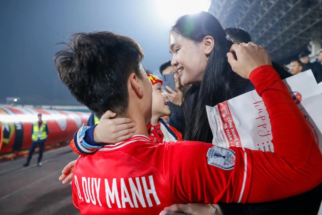 fb_img_1735404659891-1735406181-114-width1080height720 Vợ đội trưởng Đỗ Duy Mạnh: