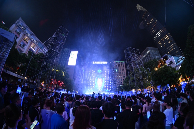 Samsung tổ chức đại tiệc âm nhạc kết hợp công nghệ hoành tráng với 50.000 người tham gia - Ảnh 3. Samsung tổ chức đại tiệc âm nhạc kết hợp công nghệ hoành tráng với 50.000 người tham gia - Ảnh 3.