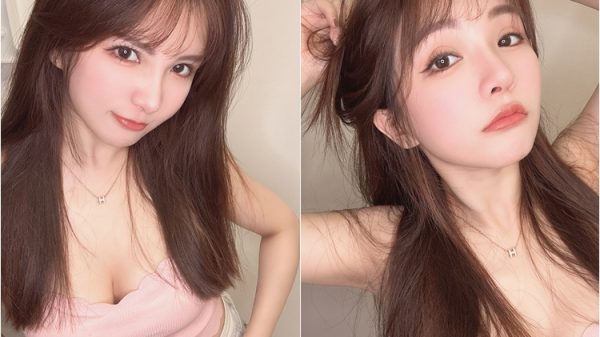 Quá đã! Nữ streamer dùng "đồi núi nhấp nhô" để làm quà cảm ơn fan 30 Quá đã! Nữ streamer dùng "đồi núi nhấp nhô" để làm quà cảm ơn fan girl 2511jpg