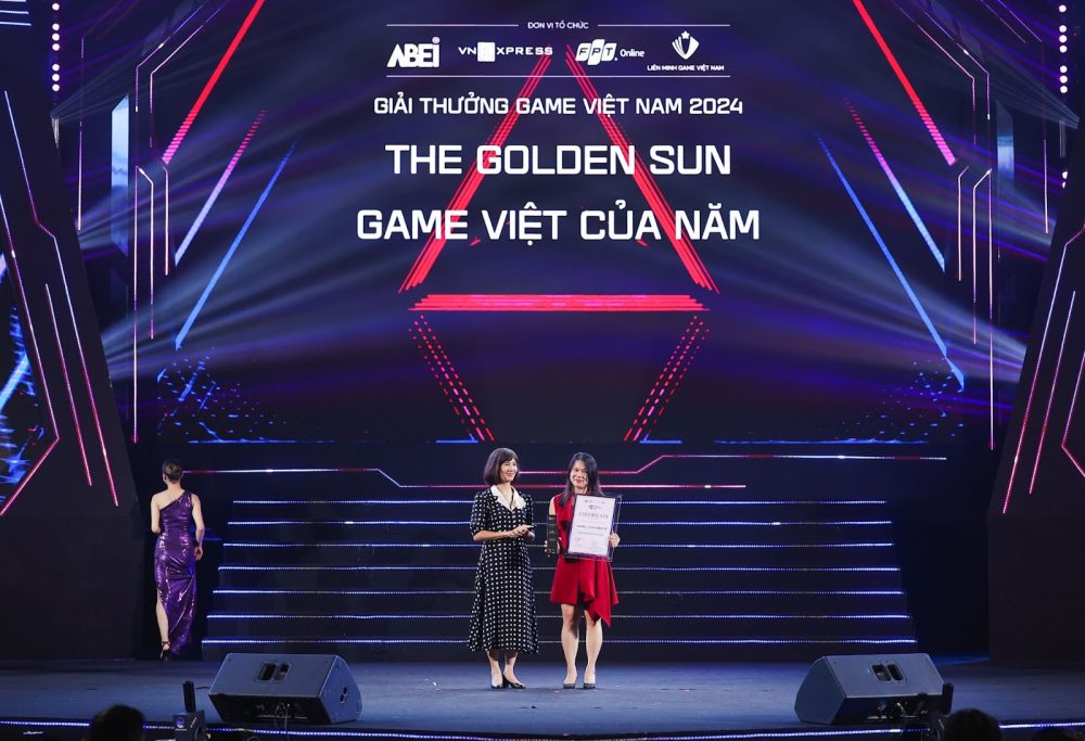 h04rljtbq_fjk3vkvxihycn8dvl5eesalrajazhzbc_oanp7lm6z_gzmpyrnwxq0qh6yatwyuowtx8fblq2gbqxrdkcvsm2ulf9stpq5rhl1-mhlgqmtwauszk7frsr8a_uwaqh3fp82sdkg-s4cuzk Bà Trần Thị Thanh Hằng - Phó Giám đốc VTC Mobile lên nhận giải “Game Việt của năm” cho Football Pro