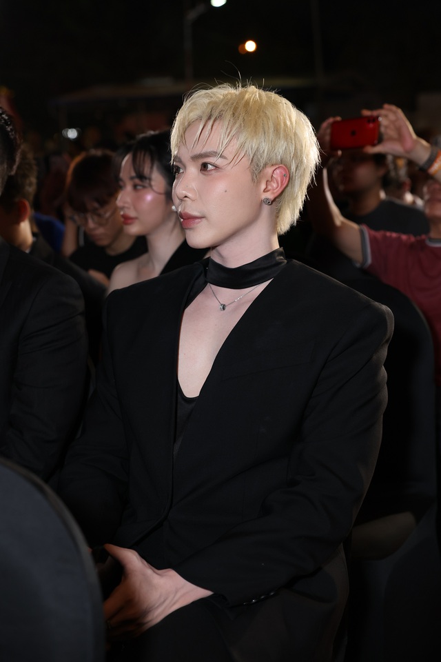 Thảm đỏ hot nhất hôm nay: Trấn Thành về dáng khó tin sau sự cố lộ Thảm đỏ hot nhất hôm nay: Trấn Thành về dáng khó tin sau sự cố lộ