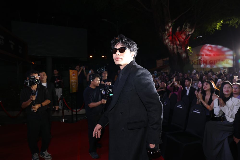 Thảm đỏ hot nhất hôm nay: Trấn Thành về dáng khó tin sau sự cố lộ Thảm đỏ hot nhất hôm nay: Trấn Thành về dáng khó tin sau sự cố lộ