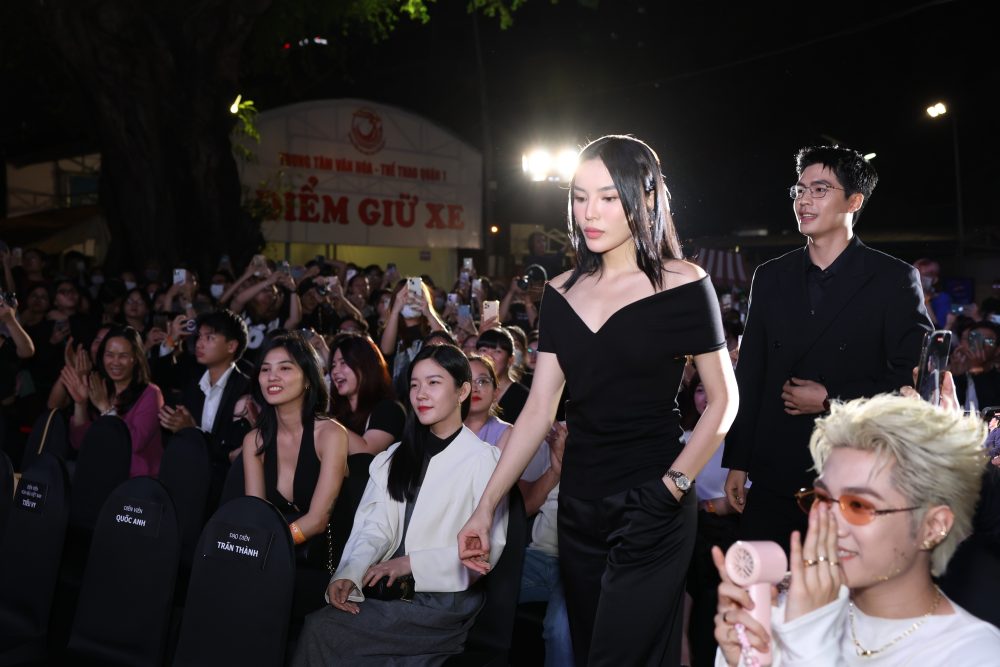 Thảm đỏ hot nhất hôm nay: Trấn Thành về dáng khó tin sau sự cố lộ Thảm đỏ hot nhất hôm nay: Trấn Thành về dáng khó tin sau sự cố lộ