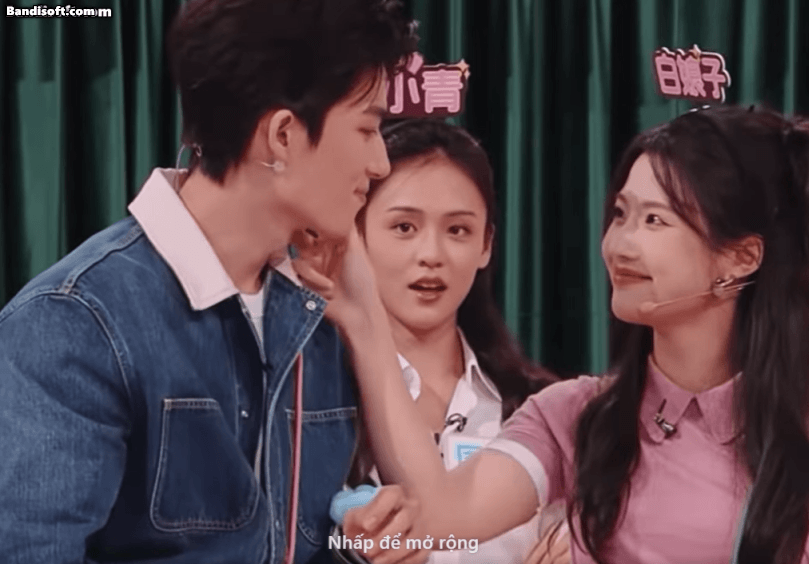 Cặp đôi Hoa ngữ tương tác ngọt lịm, đồng nghiệp nhìn mà ngại giùm: Nhà trai đứng với ai cũng thấy chemistry- Ảnh 3. Cặp đôi Hoa ngữ tương tác ngọt lịm, đồng nghiệp nhìn mà ngại giùm: Nhà trai đứng với ai cũng thấy chemistry- Ảnh 3.