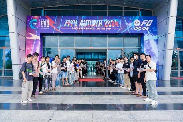Thần đồng PES một thời lên ngôi vương tại Chung kết FVPL Autumn 2024: Chạm đến đỉnh cao- Ảnh 1. Thần đồng PES một thời lên ngôi vương tại Chung kết FVPL Autumn 2024: Chạm đến đỉnh cao- Ảnh 1.