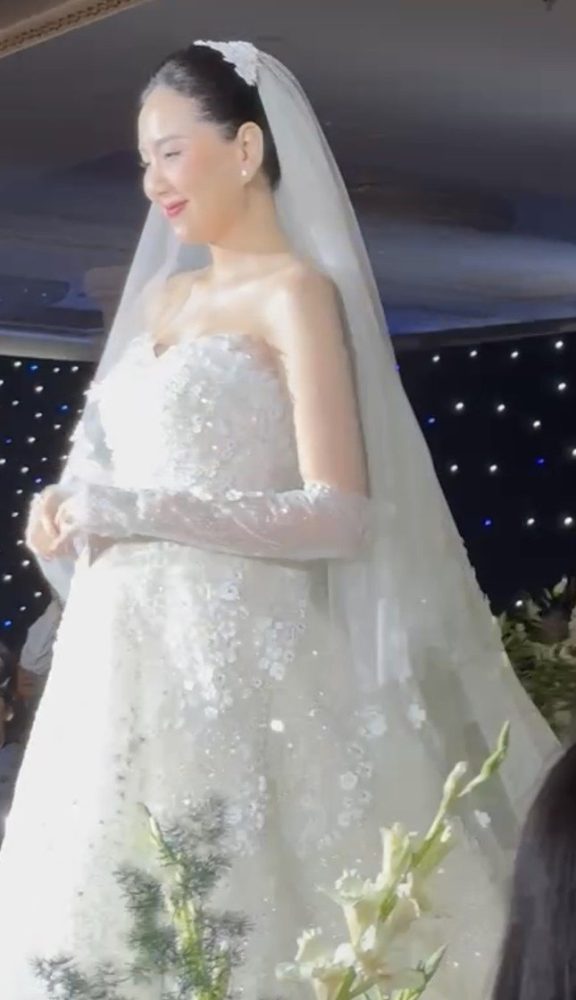 img-7620-7311-7288-1735447226-537-width645height1120 Hình ảnh MC Mai Ngọc trong lễ cưới - 1