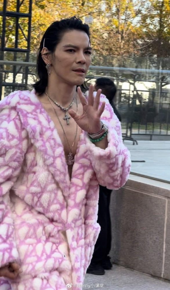 Ngoại hình gây hoang mang tột độ của sao nam bất tài nhất giới giải trí- Ảnh 6. Ngoại hình gây hoang mang tột độ của sao nam bất tài nhất giới giải trí- Ảnh 6.