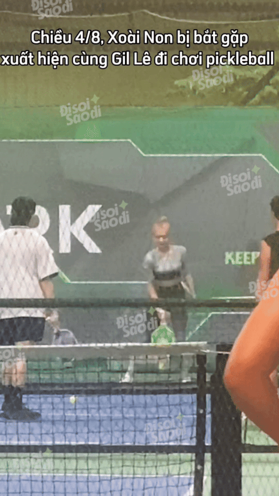 SỐC: Xoài Non và Gil Lê ôm hôn tình tứ trên sân pickleball!- Ảnh 5. SỐC: Xoài Non và Gil Lê ôm hôn tình tứ trên sân pickleball!- Ảnh 5.