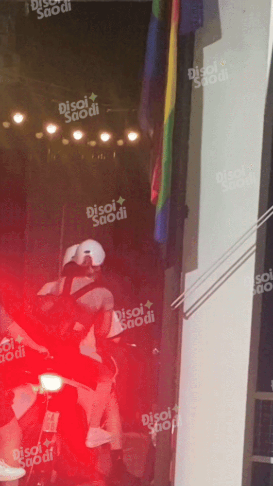 SỐC: Xoài Non và Gil Lê ôm hôn tình tứ trên sân pickleball!- Ảnh 8. SỐC: Xoài Non và Gil Lê ôm hôn tình tứ trên sân pickleball!- Ảnh 8.