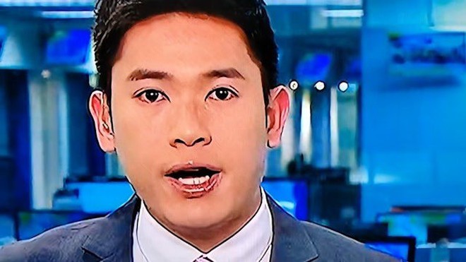 Nam MC khóc không ngừng khi đưa tin về bất động sản lao dốc- Ảnh 4. Nam MC khóc không ngừng khi đưa tin về bất động sản lao dốc- Ảnh 4.