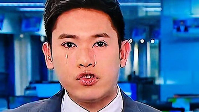 Nam MC khóc không ngừng khi đưa tin về bất động sản lao dốc- Ảnh 2. Nam MC khóc không ngừng khi đưa tin về bất động sản lao dốc- Ảnh 2.