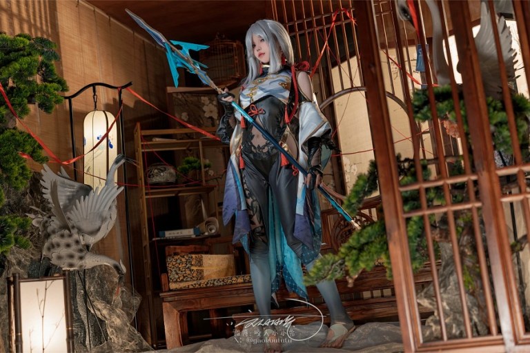 kk4vt5s-1 Yaokoututu hóa thân thành Shenhe trong Genshin Impact: Vẻ đẹp vừa thanh tao, nhưng cũng đầy gợi cảm kk4vt5s 1