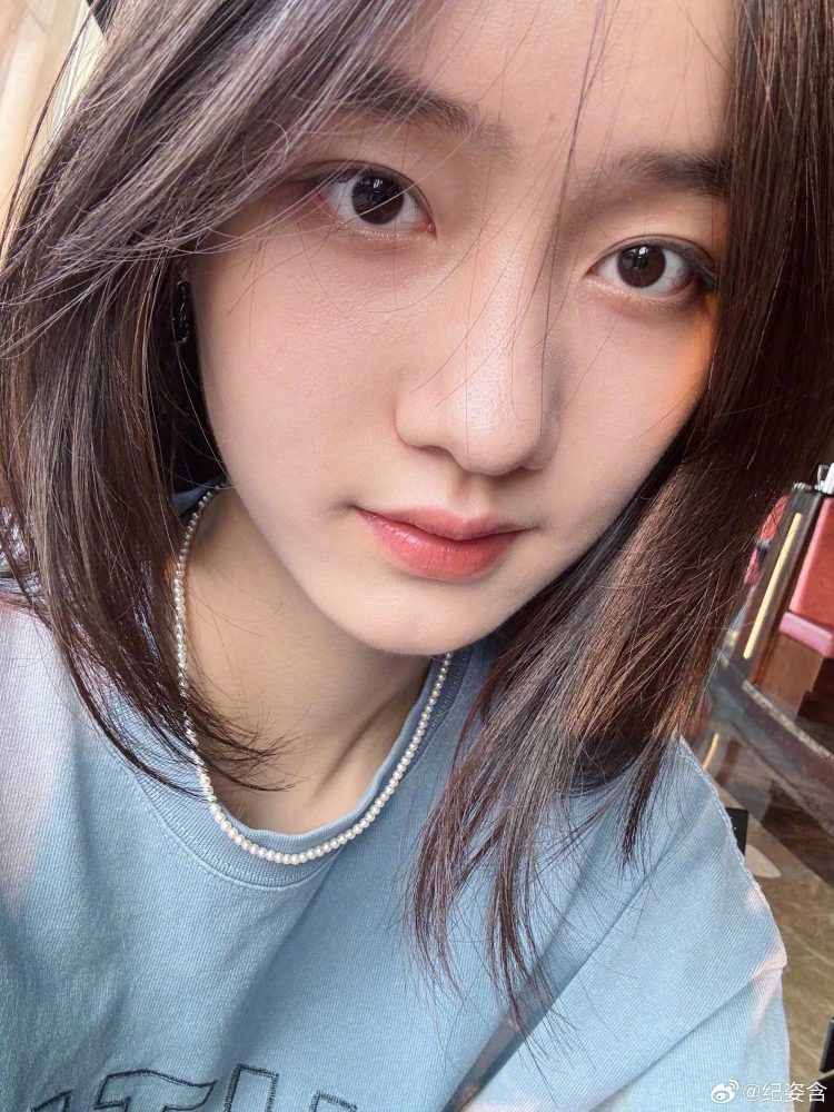 ky-tu-ham10-1734566376120-1734566376236124478716 "Con gái Triệu Vy" đẹp đến mức bị hàng triệu người cấm dao kéo, sau 11 năm thăng hạng nhan sắc cực đỉnh ky tu ham10 1734566376120 1734566376236124478716