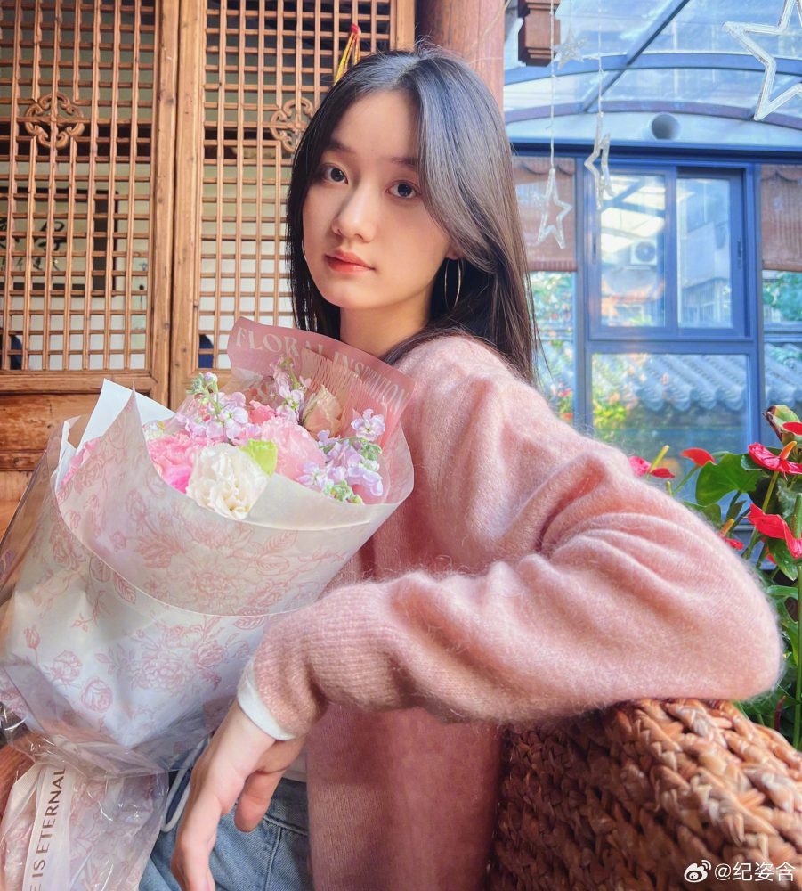 ky-tu-ham7-1734566367121-17345663672911701040981 "Con gái Triệu Vy" đẹp đến mức bị hàng triệu người cấm dao kéo, sau 11 năm thăng hạng nhan sắc cực đỉnh ky tu ham7 1734566367121 17345663672911701040981