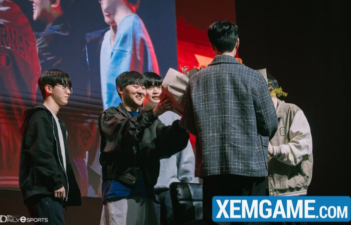 Deft viết thư gửi 800 fan trong buổi lễ chia tay đầy cảm xúc le chia tay deft 3