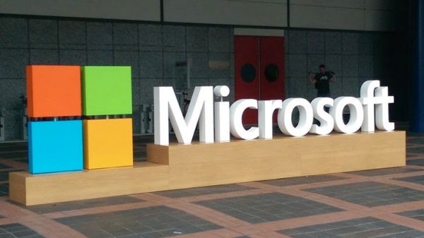 Microsoft chỉ trích phí App Store 30% của Apple là không kinh tế và không hợp lý 27 Microsoft chỉ trích phí App Store 30% của Apple là không kinh tế và không hợp lý microsoft cap nhat windows 0jpg