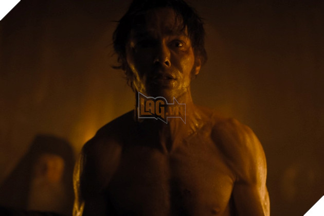 Dao Dien Phim Nosferatu Giai Thich Ly Do Nhan Vat Ba Tuoc Ma Ca Rong Orlok Uong Mau Tu Nguc Đạo Diễn Phim Nosferatu Giải Thích Lý Do Nhân Vật Bá Tước Ma Cà Rồng Orlok Uống Máu Từ Ngực