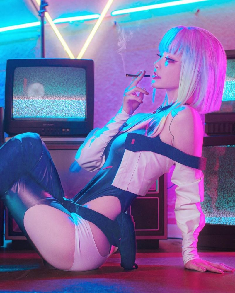 Nữ coser triệu follow chấp nhận cháy nắng với bộ ảnh khiến fan Genshin mê mẩn- Ảnh 1. photo-1716263367831