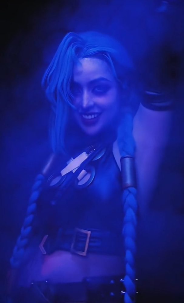 Hóa thân thành Jinx, hot girl “trứng rán” khiến người xem Hóa thân thành Jinx, hot girl “trứng rán” khiến người xem