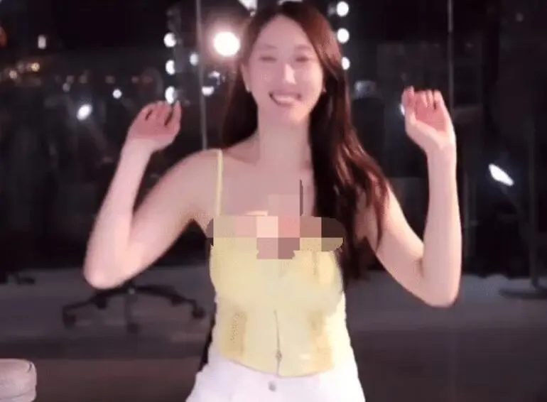 photo-1722850867747 photo-1722850867747