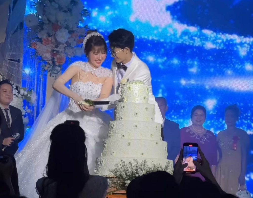 photo-1726909905438 photo-1726909905438