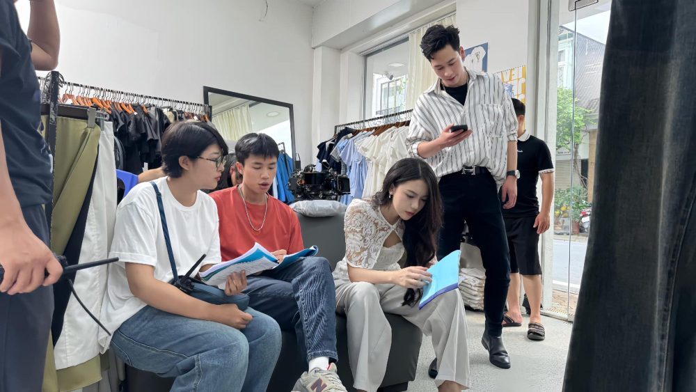 photo-1727946149348 photo-1727946149348