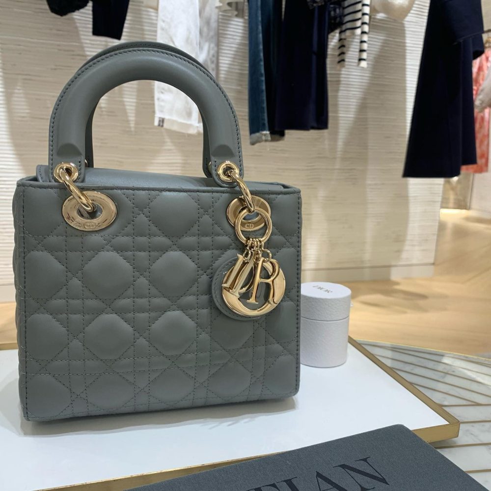 photo-1728447065693 photo-1728447065693