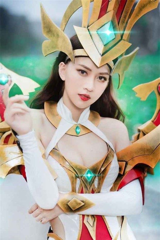 Khoe màn cosplay Natalya, Lê Bống khiến fan xót xa- Ảnh 1. Khoe màn cosplay Natalya, Lê Bống khiến fan xót xa- Ảnh 1.