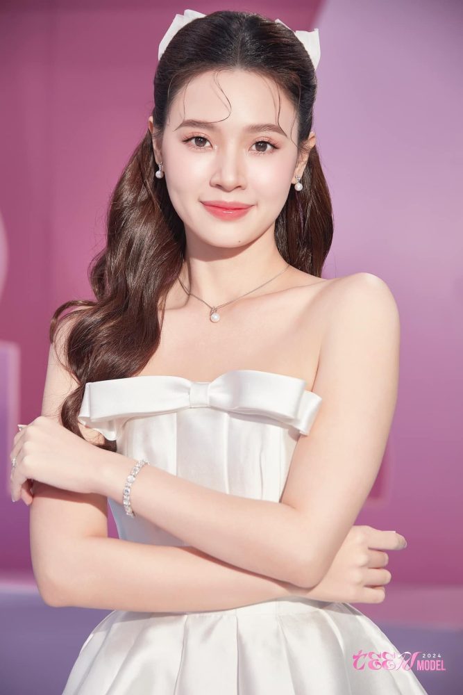 photo-1729570104953 photo-1729570104953