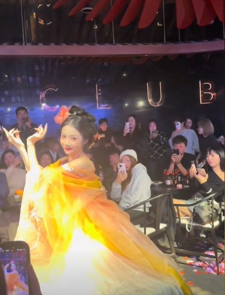 photo-1734495537492 photo-1734495537492