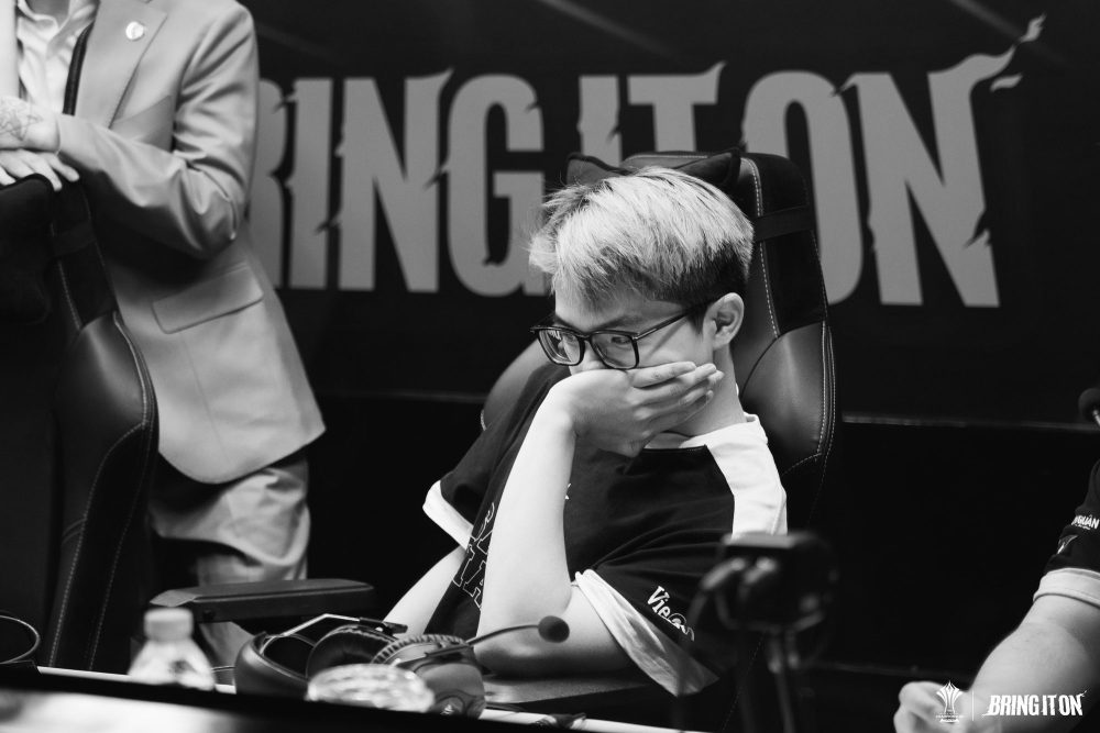 Không đổ lỗi cho việc thay đổi Meta, BLV Tùng Họa Mi nói một câu cực xót xa về hiện trạng của Liên Quân Việt- Ảnh 1. Không đổ lỗi cho việc thay đổi Meta, BLV Tùng Họa Mi nói một câu cực xót xa về hiện trạng của Liên Quân Việt- Ảnh 1.