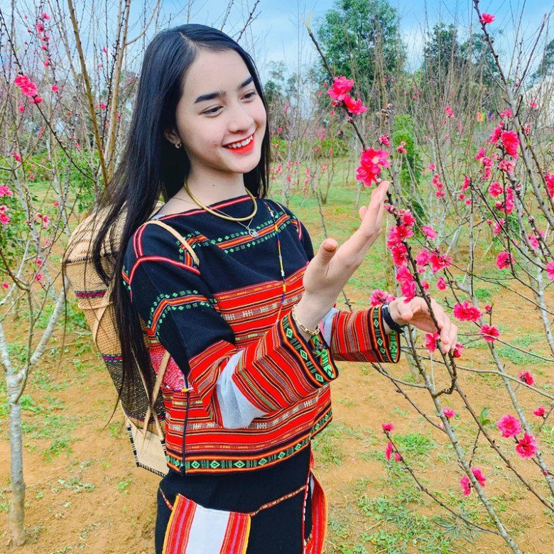 Hot girl sơn cước thay đổi diện mạo thành